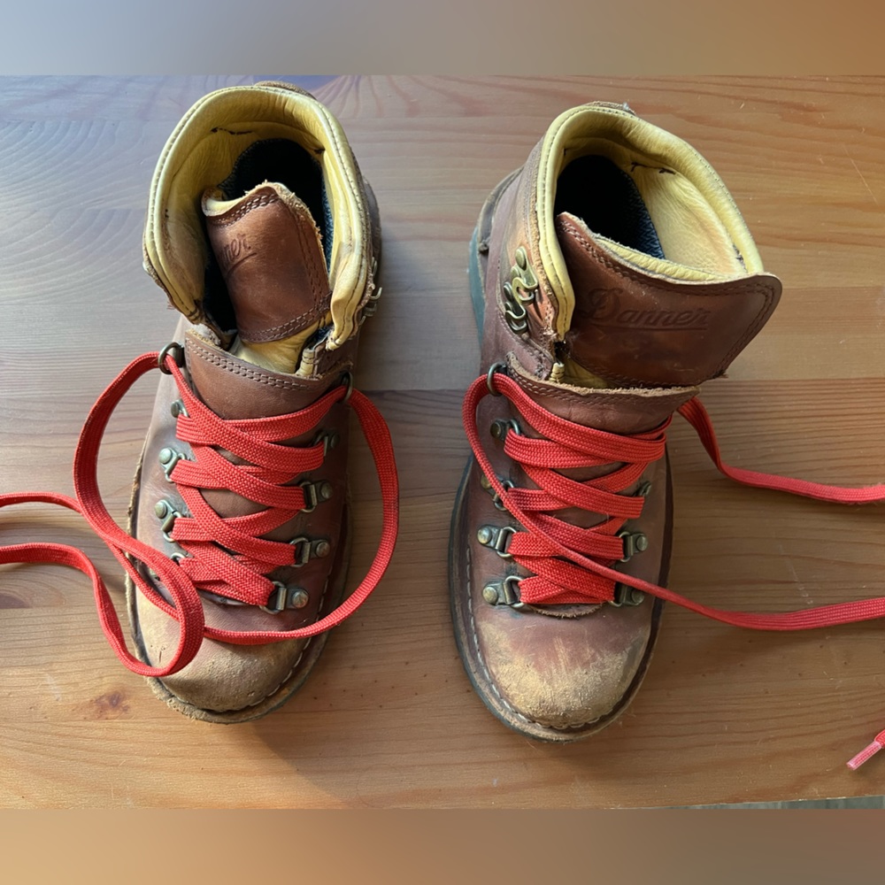 Danner Women’s Mountain Pass Cedar size 7.5